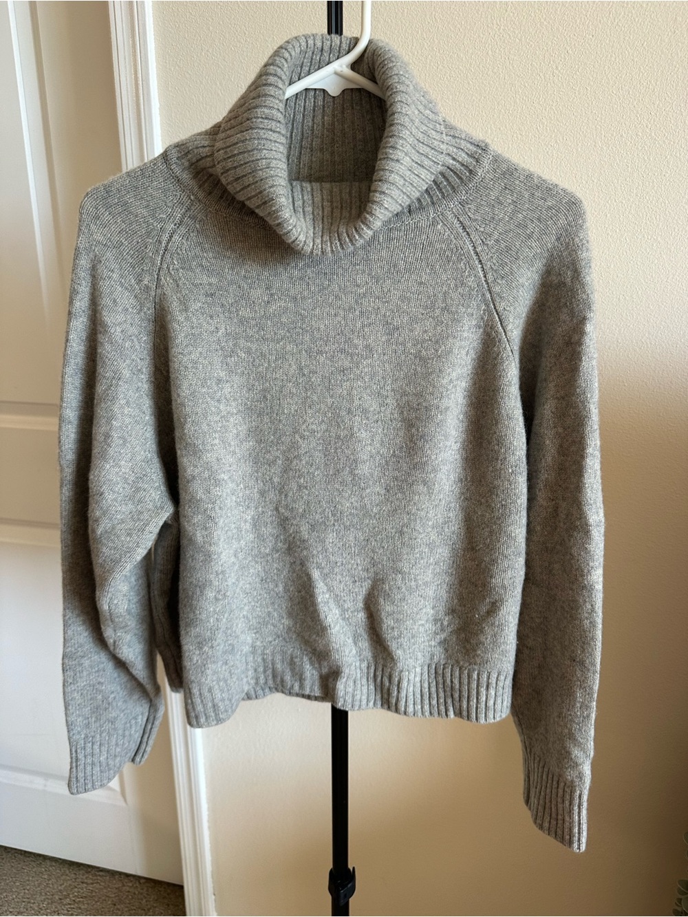 Quince 100% Yak Wool Light Gray Ribbed Turtleneck Sweater